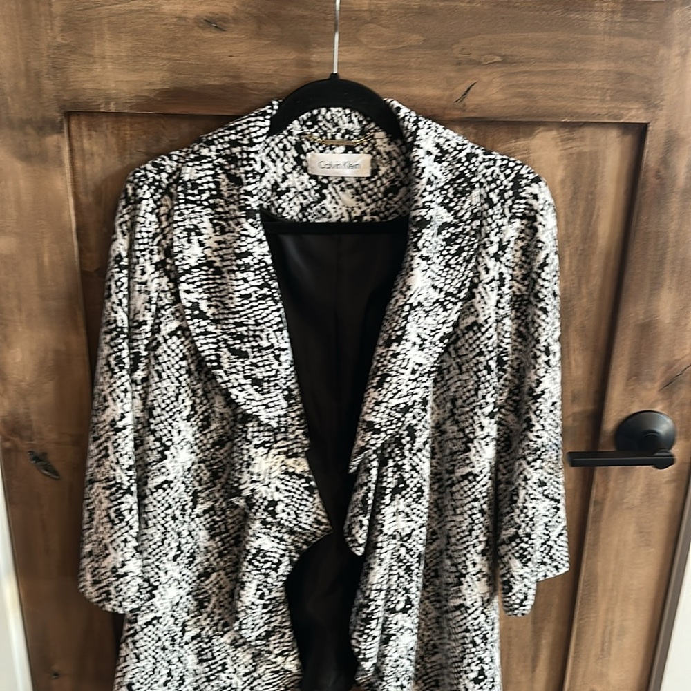 Calvin Klein Black and White Patterned Open-Front Blazer - Picture 4 of 15